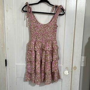 Women’s abstract smocked top Karlie tier skirted tank dress. Size medium.